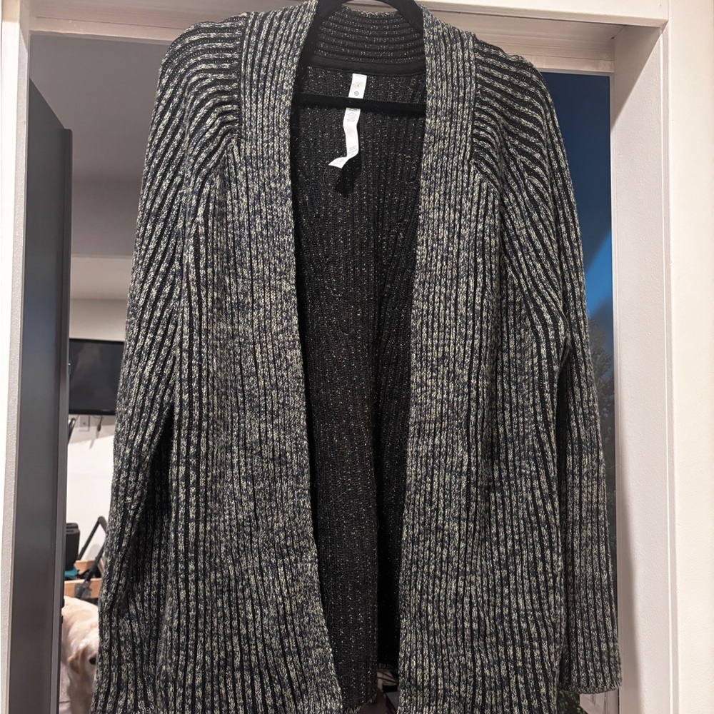 Lululemon Cotton Cashmerere Blend Sweater Wrap
NWTtag came off. Stay Cozy&Trendy